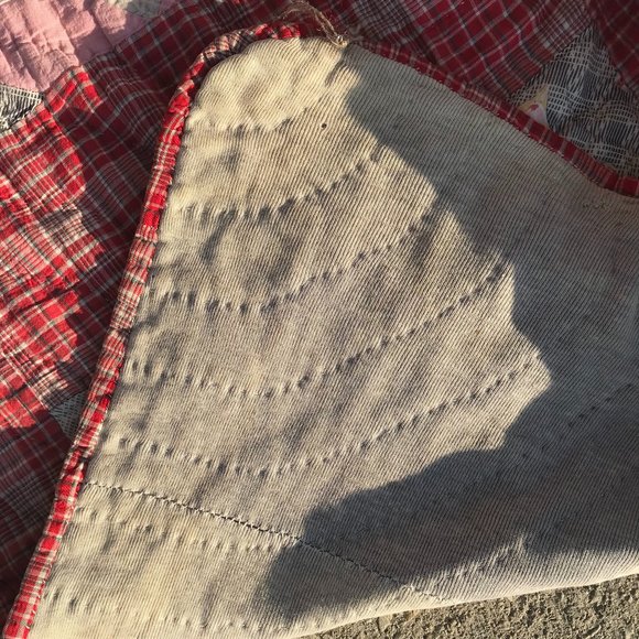 Vintage Hand sewn Quilt - Picture 7 of 7
